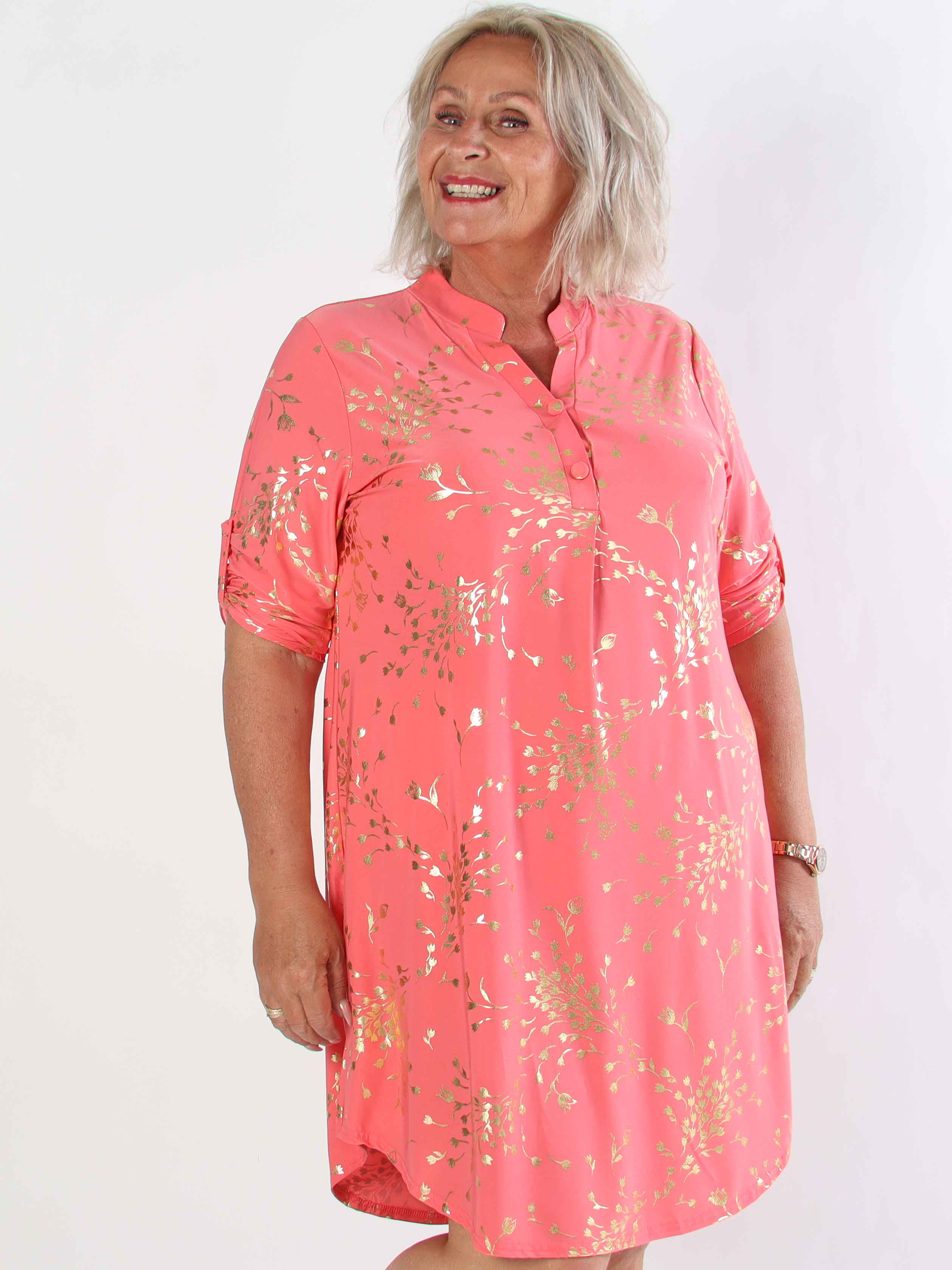 Ebba Gold Leaf Long - Elastisk enfärgad plus size klänning med guld blommigt mönster